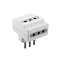 Adaptador con ficha 3 en línea y 3 tomas 2P+T - M31150